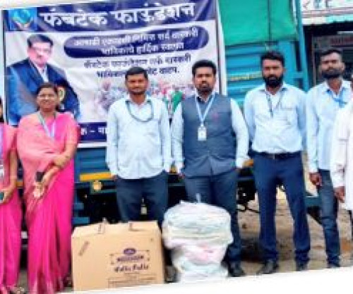 Provided raincoats and snacks to Warkaris